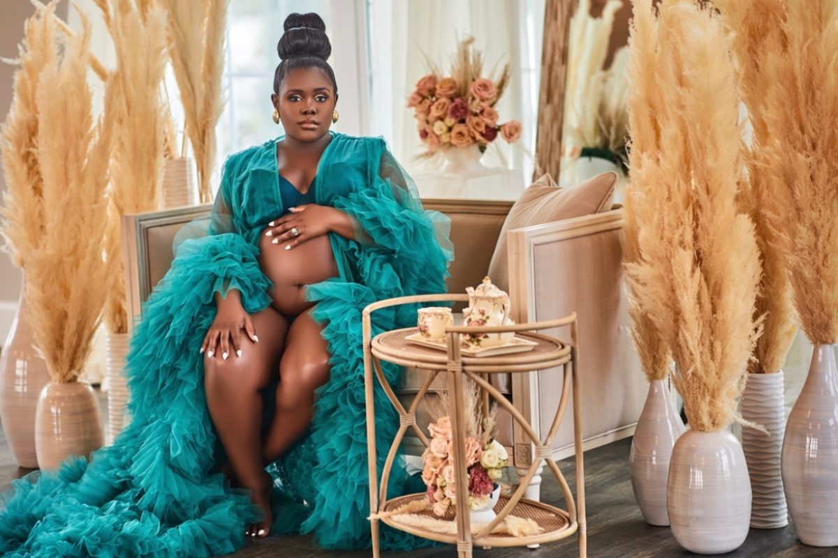 Elegance in emerald! This stunning mum-to-be showcases her baby bump beautifully, surrounded by a lovely tea set and a soft cream and nude backdrop. A perfect portrait of anticipation and grace!